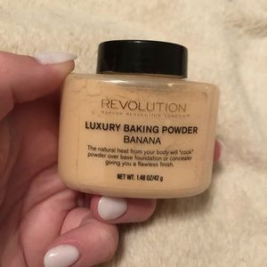 👐Revolution Luxury Baking Powder